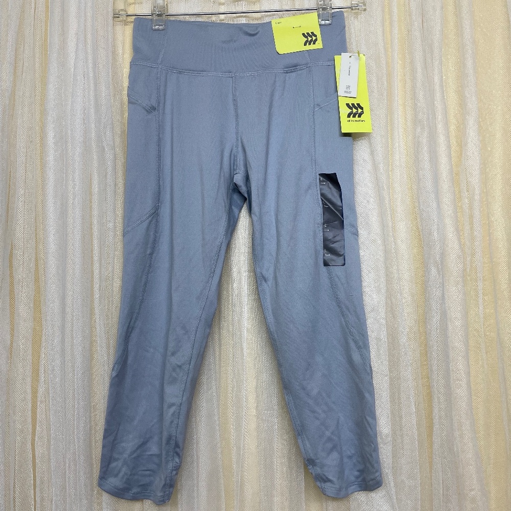 NWT All In Motion Girl  Capri Leggings